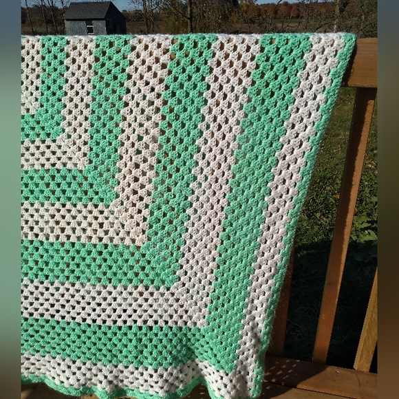 Vintage Handmade Crocheted Afghan, Green & White Square Pattern, 72 x 66… - Picture 6 of 14